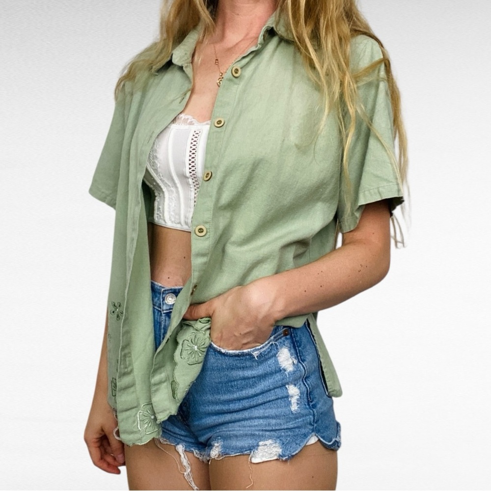 VINTAGE | MPH Collection Pistachio Green Embroidered Florals Button Down Shirt